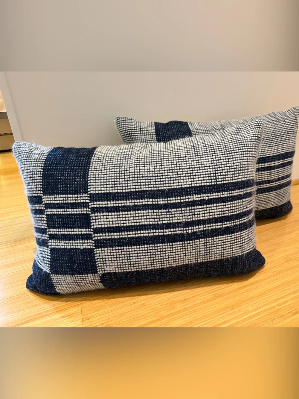 Set of 2 Crate&Barrel Wool/Linen Deep Indigo Blue throw Pillow w/ Insert